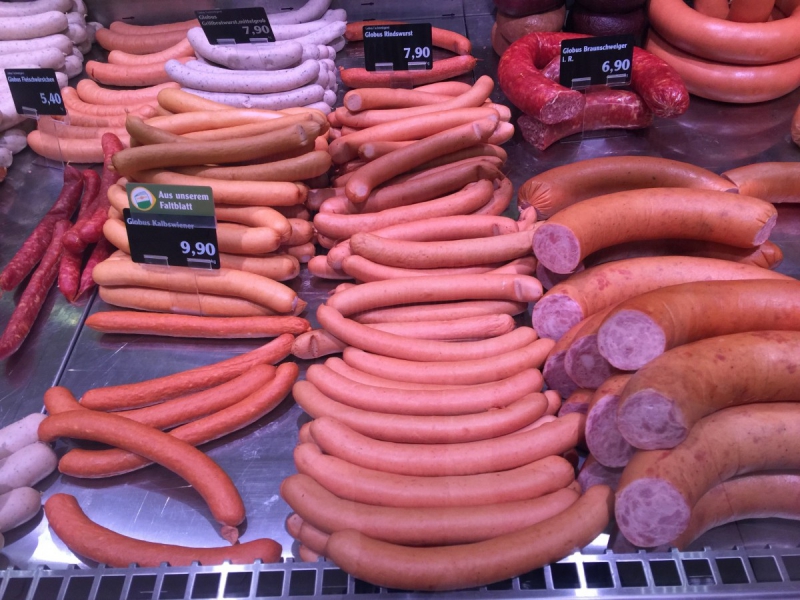 vitrine-AMIRAT-min_sausages_meat_butchery-1069321